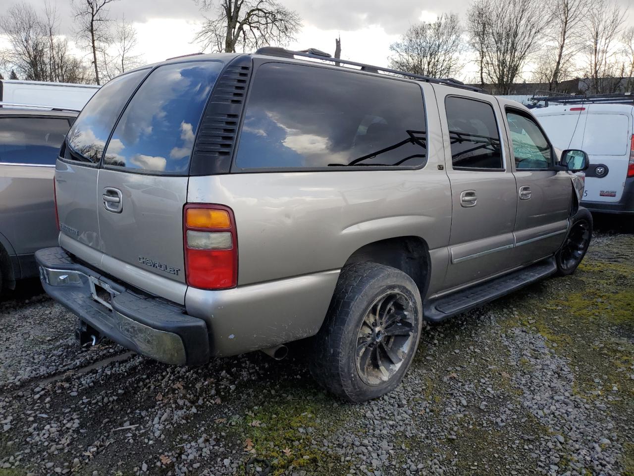 2001 Chevrolet Suburban - Image 3