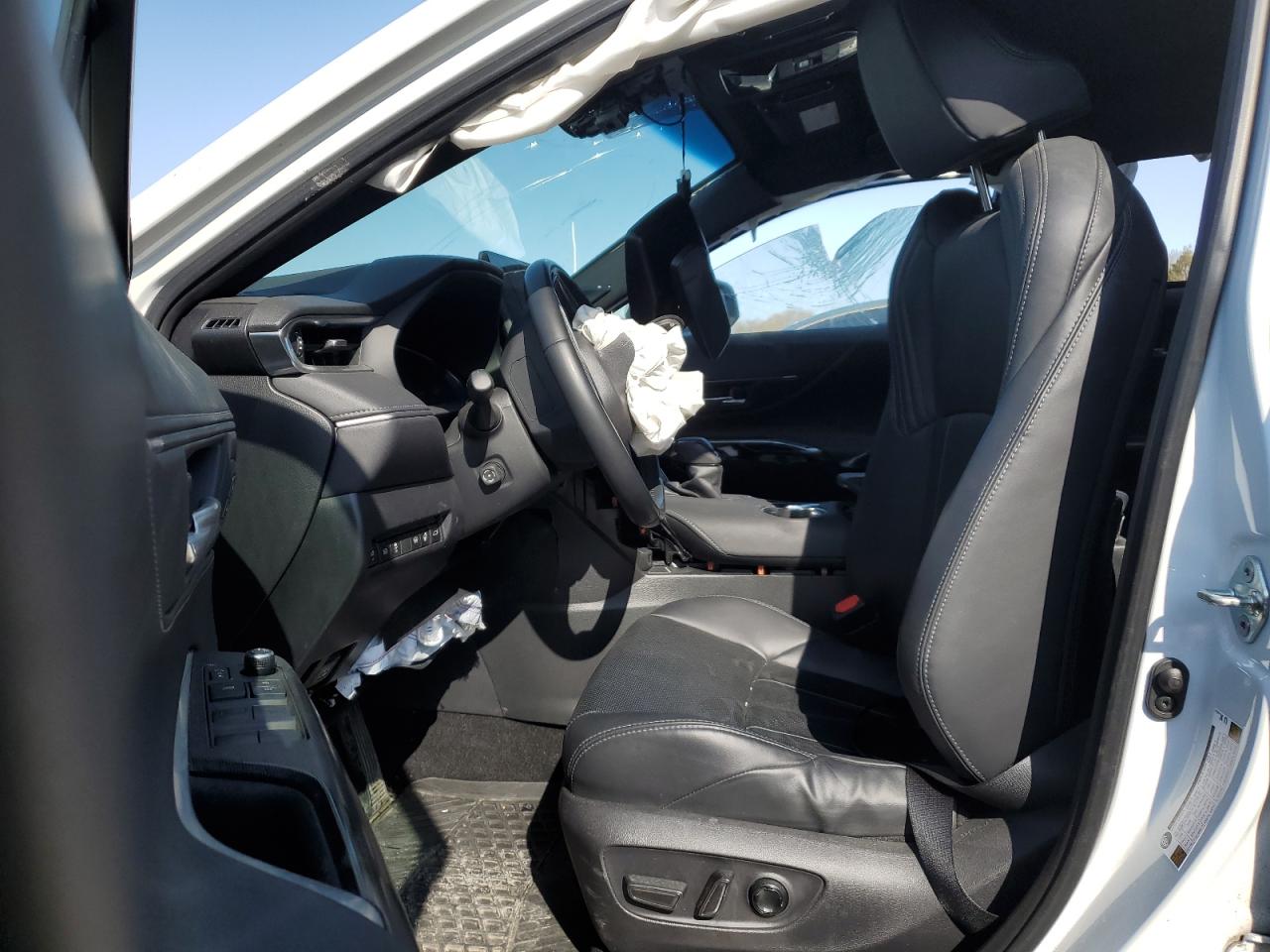 2023 Toyota Venza - Image 7