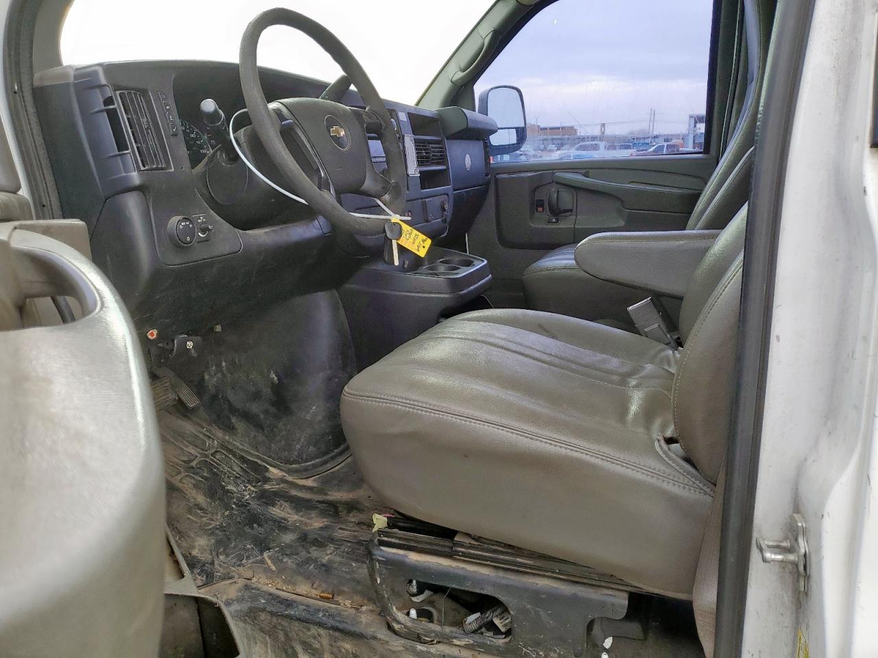2015 Chevrolet Express - Image 7