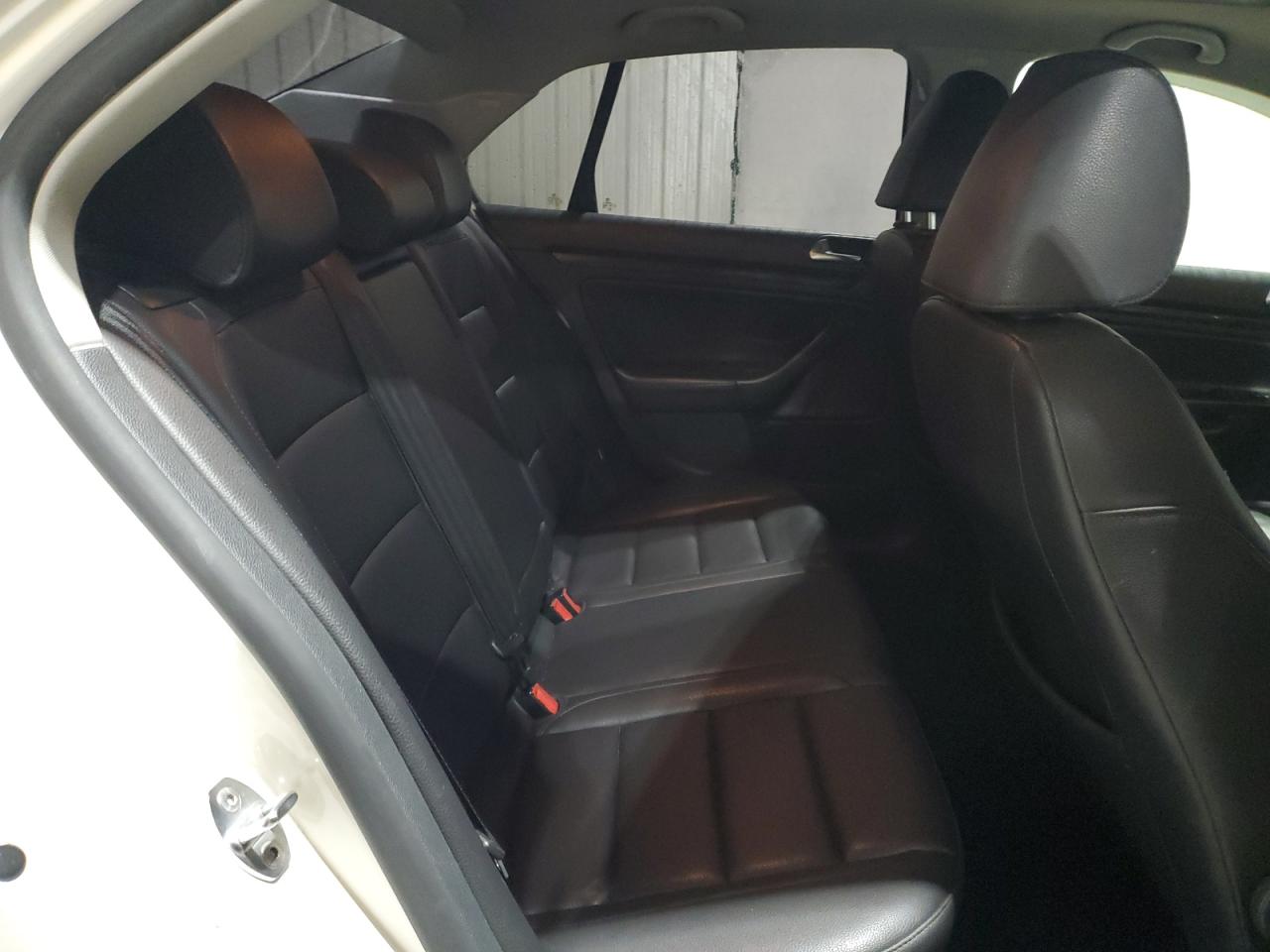 2010 Volkswagen Jetta - Image 10
