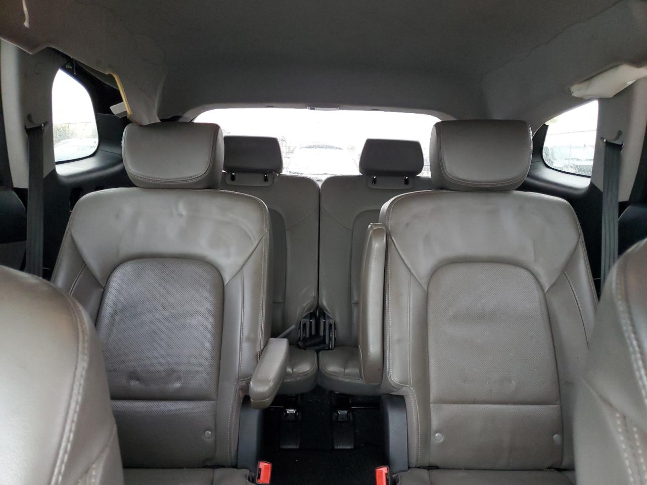 2017 Hyundai Santa Fe - Image 10