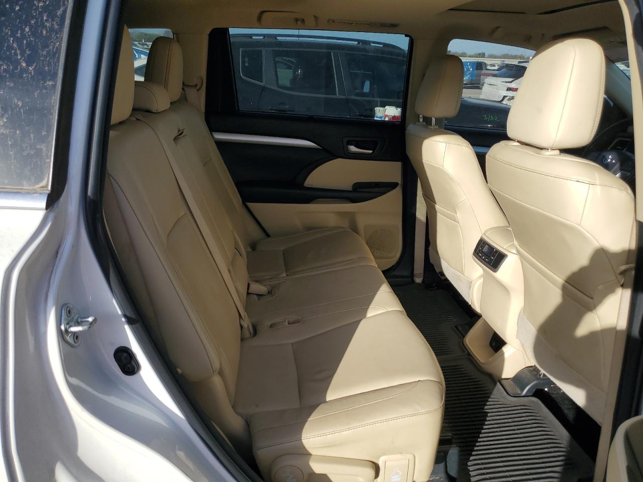 2015 Toyota Highlander - Image 11