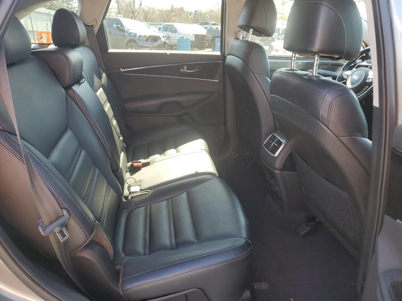 2017 Kia Sorento - Image 11