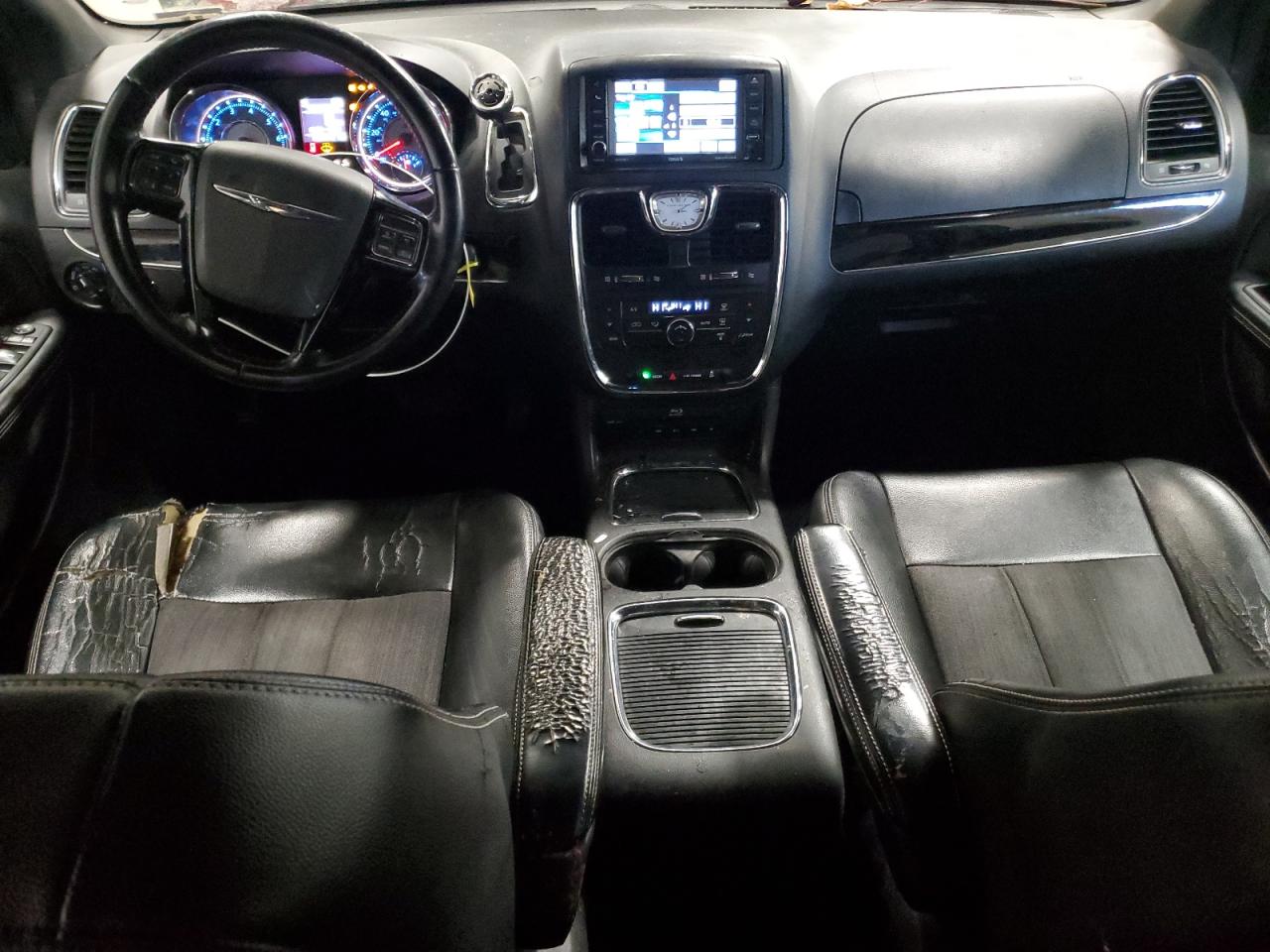 2014 Chrysler Town & Country - Image 8