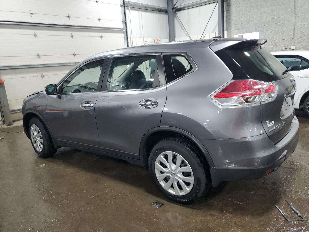 2015 Nissan Rogue - Image 2