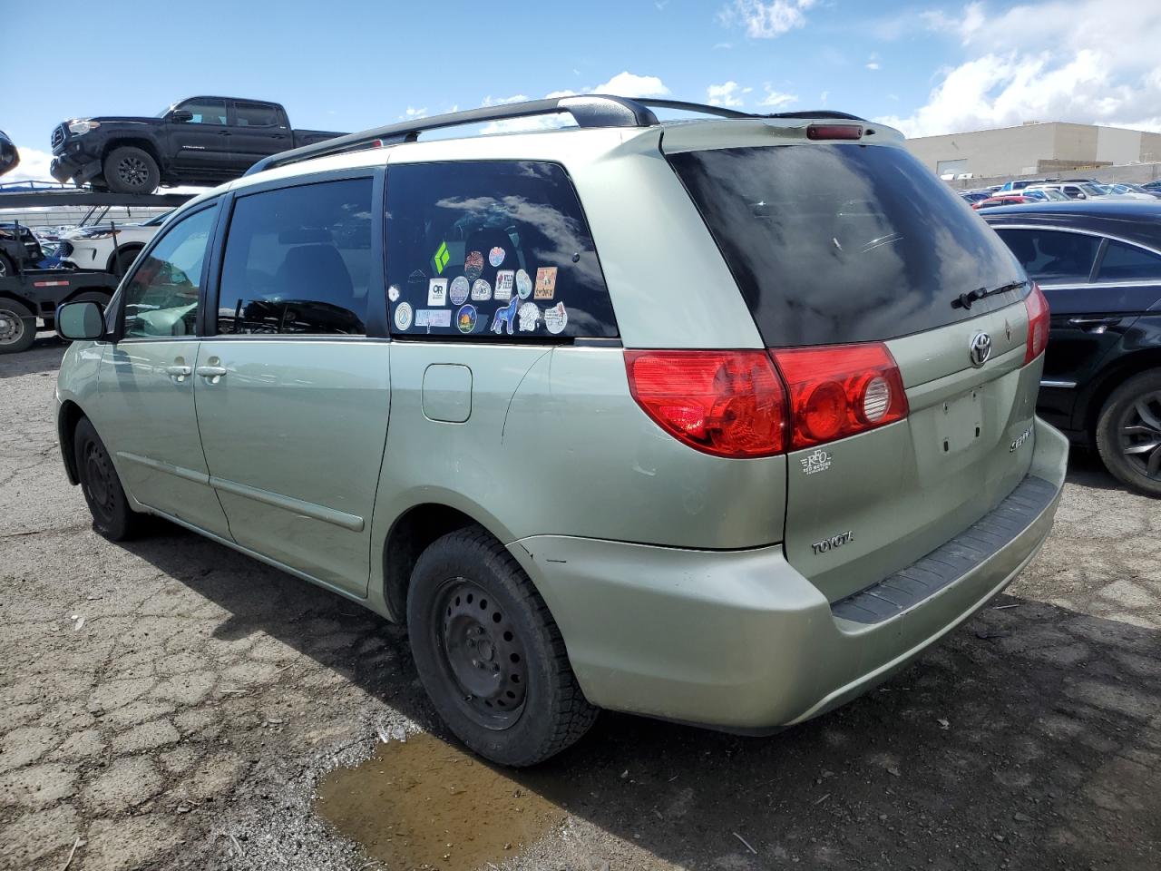 2010 Toyota Sienna - Image 2