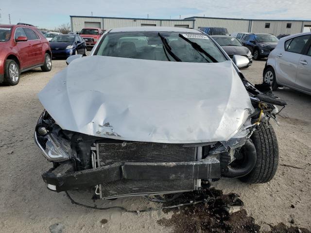  HYUNDAI ELANTRA 2018 Серебристый