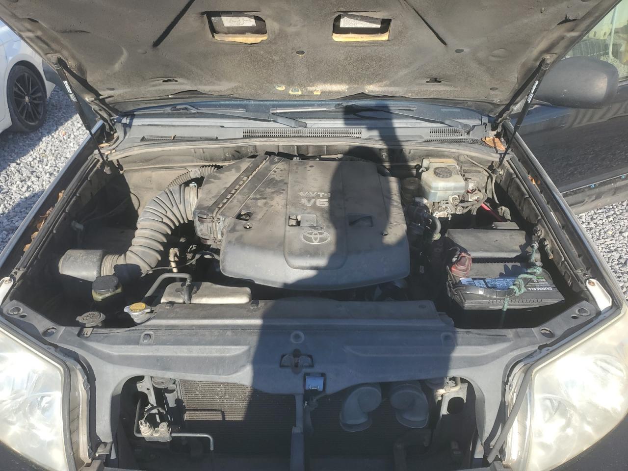 2004 Toyota 4Runner - Image 12
