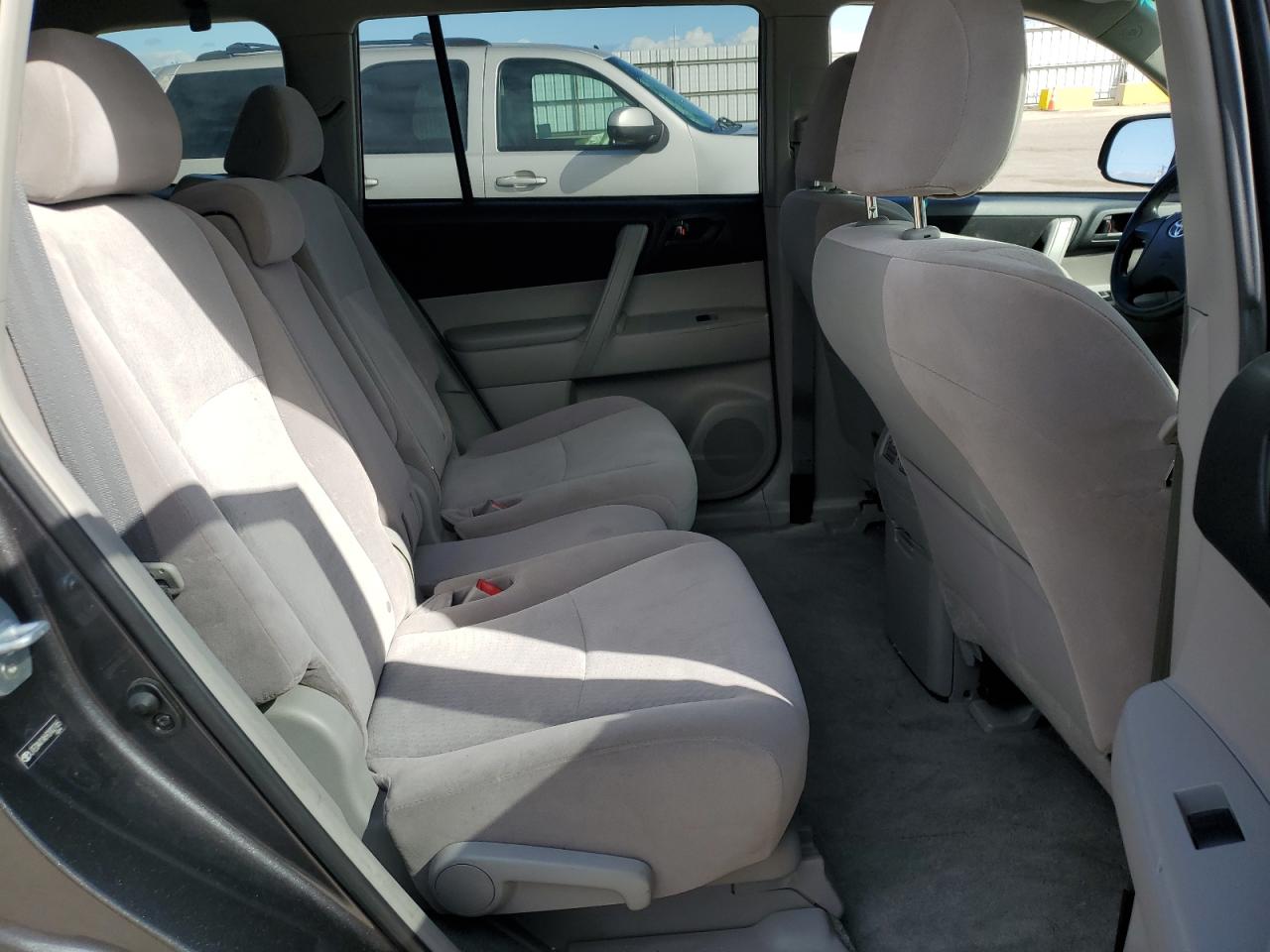 2009 Toyota Highlander - Image 11