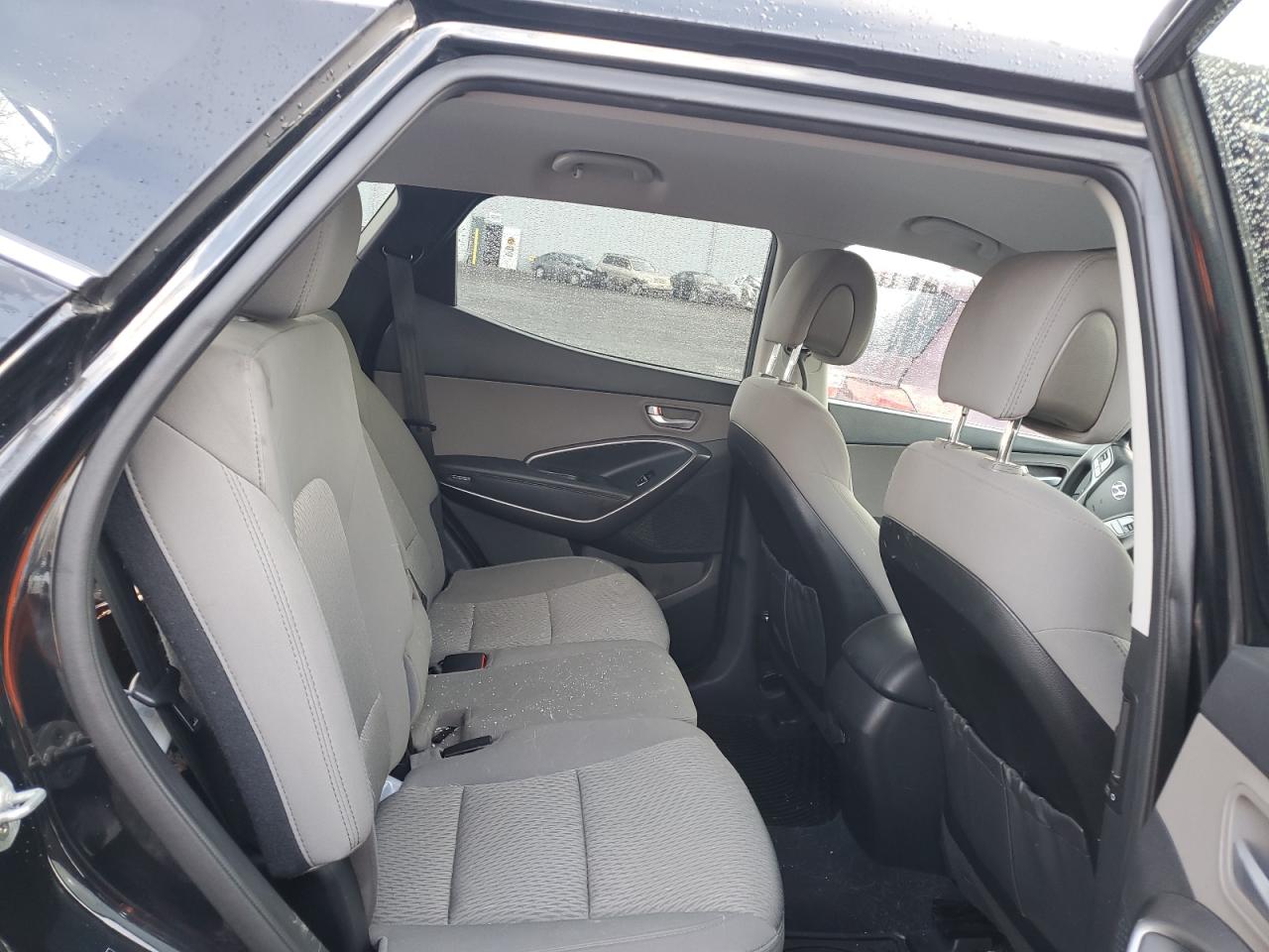 2018 Hyundai Santa Fe - Image 10