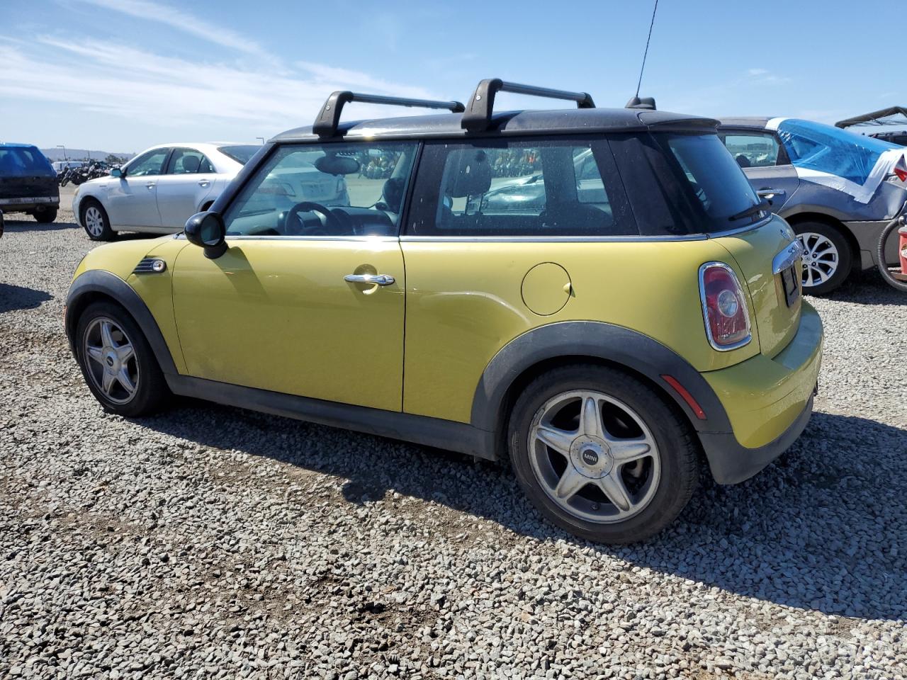 2010 MINI Cooper - Image 2