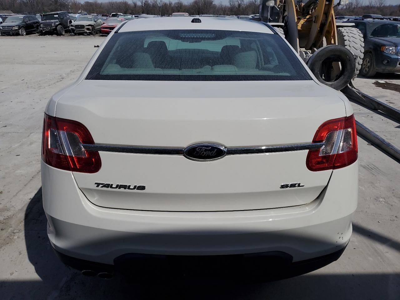 2011 Ford Taurus - Image 6