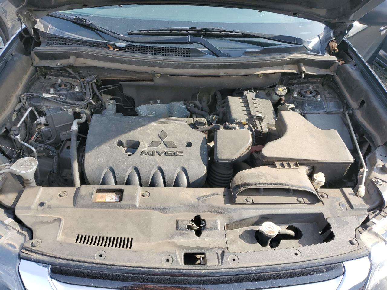 2018 Mitsubishi Outlander - Image 11