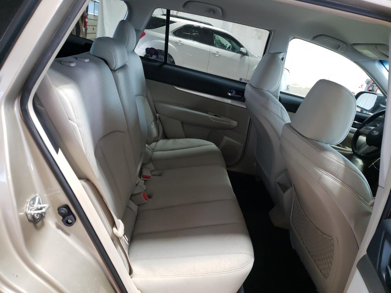 2010 Subaru Outback - Image 10