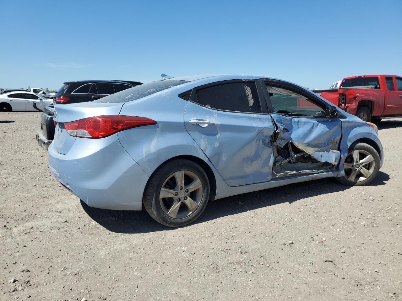 2013 Hyundai Elantra - Image 3