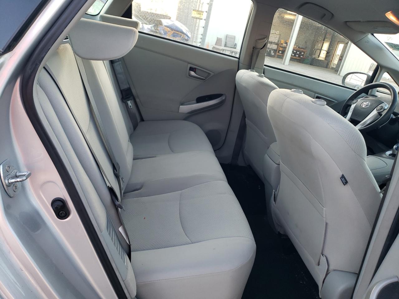 2013 Toyota Prius - Image 10