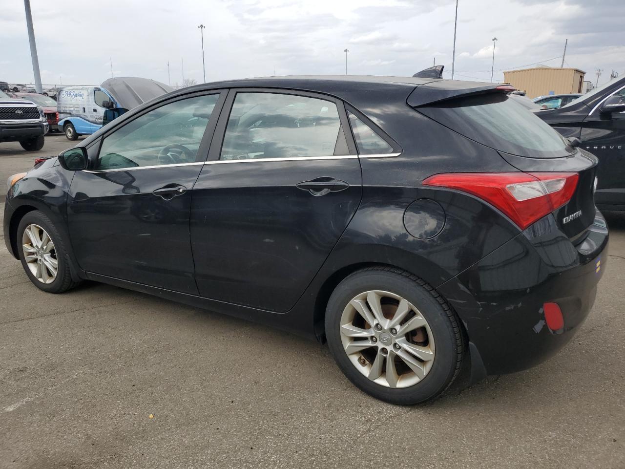 2013 Hyundai Elantra - Image 2