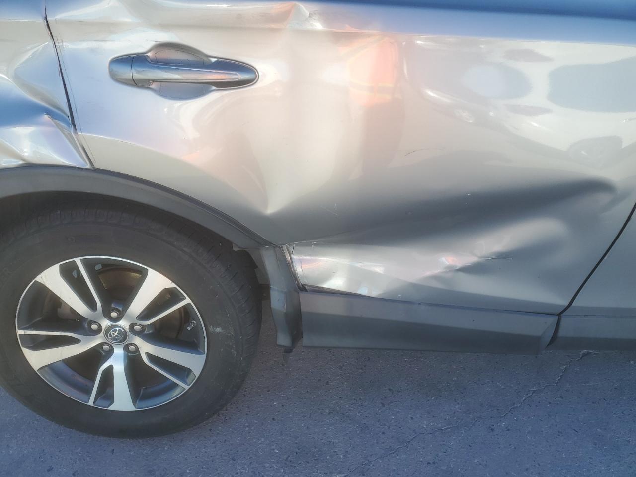 2018 Toyota RAV 4 - Image 11