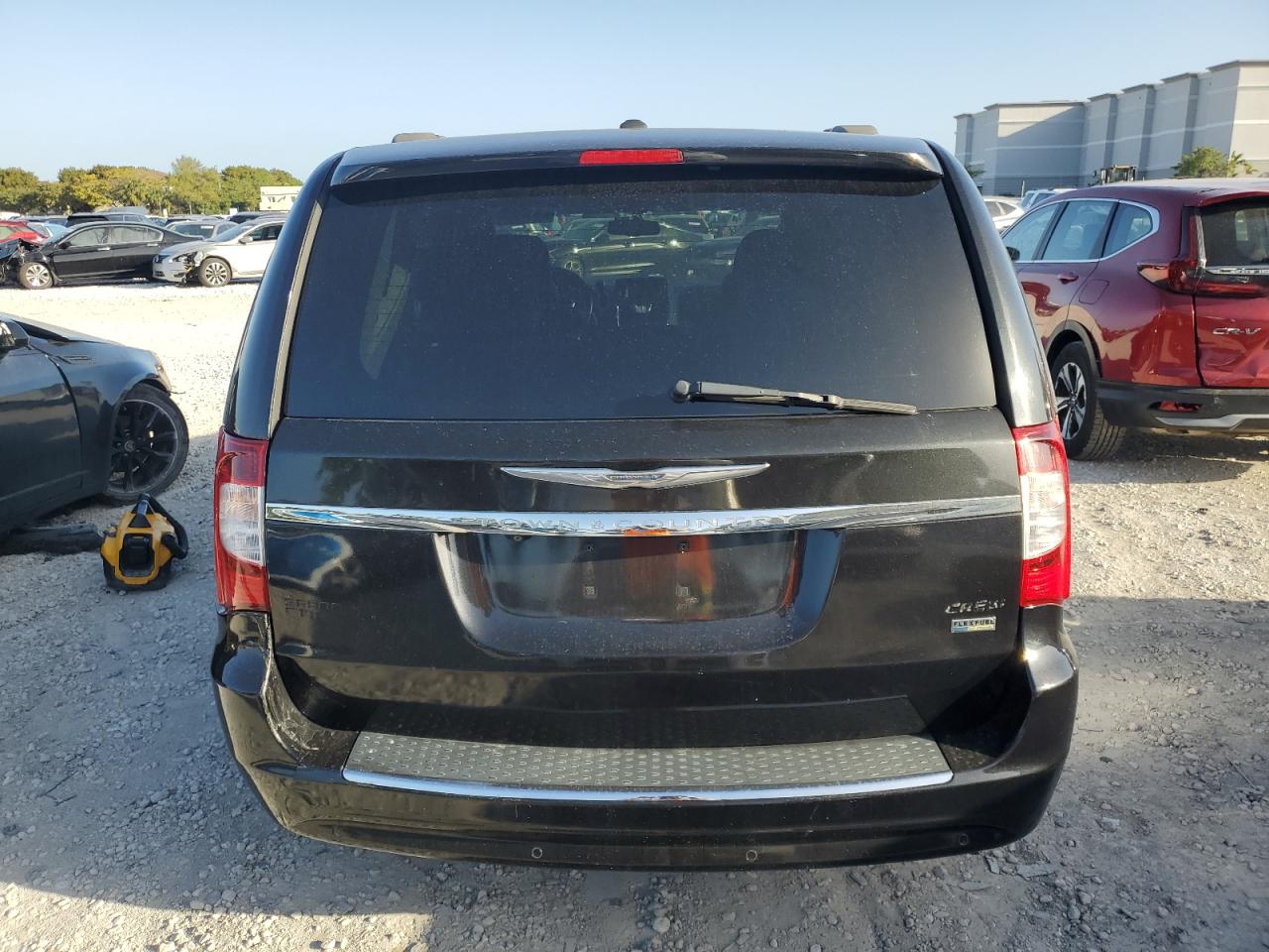 2016 Chrysler Town & Country - Image 6