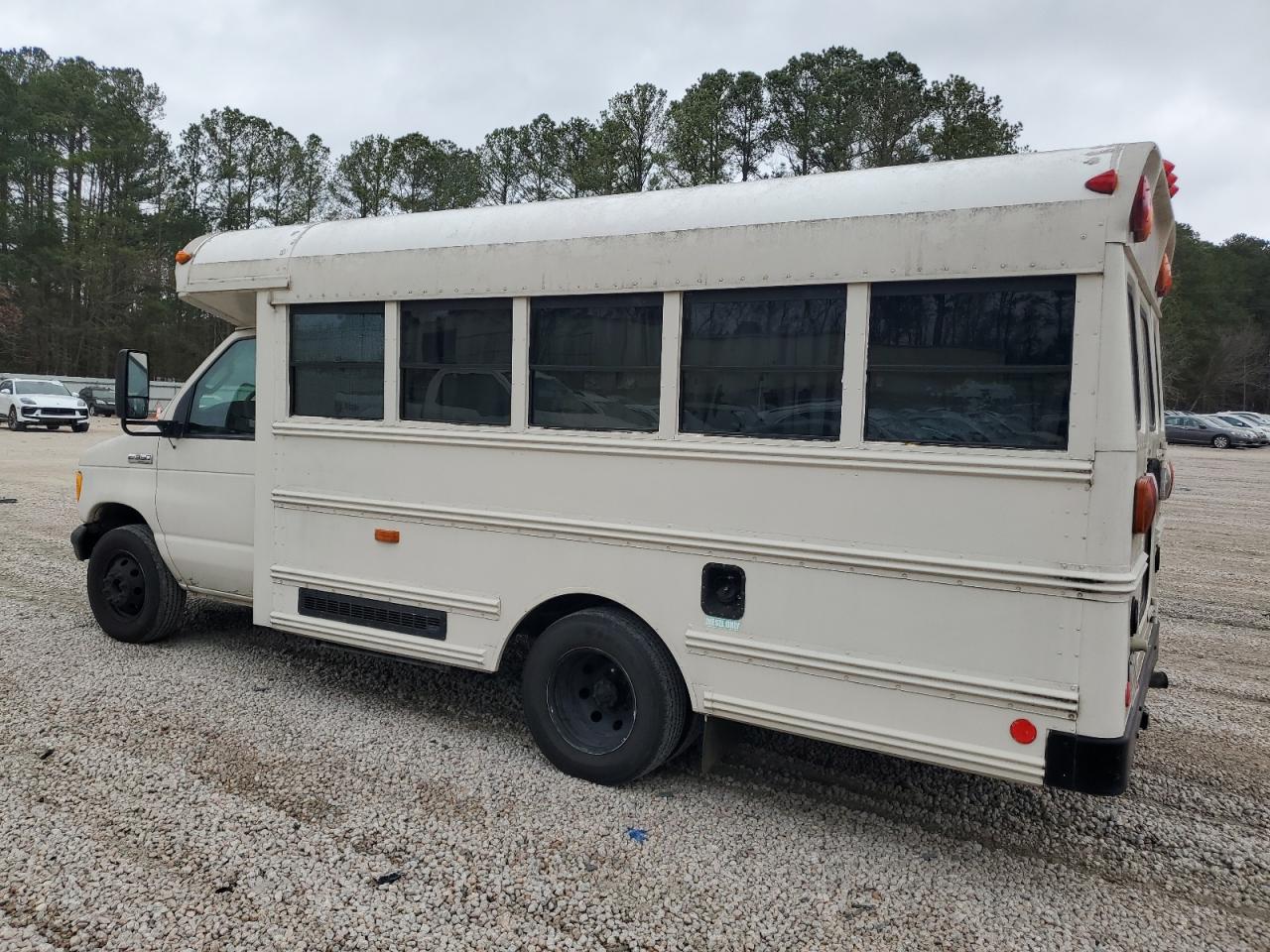 2006 Ford Econoline - Image 3