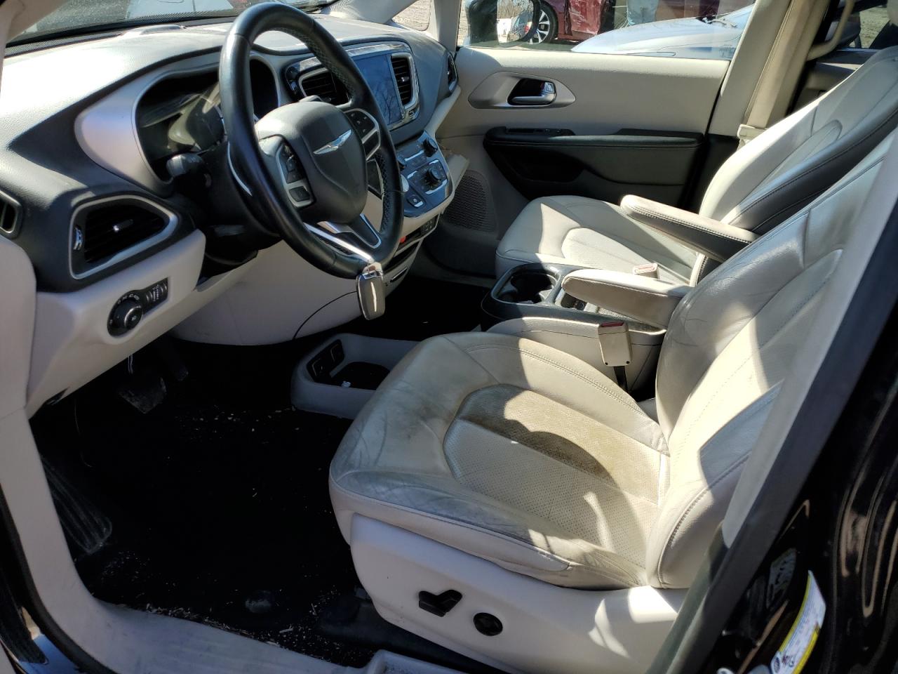 2018 Chrysler Pacifica - Image 7