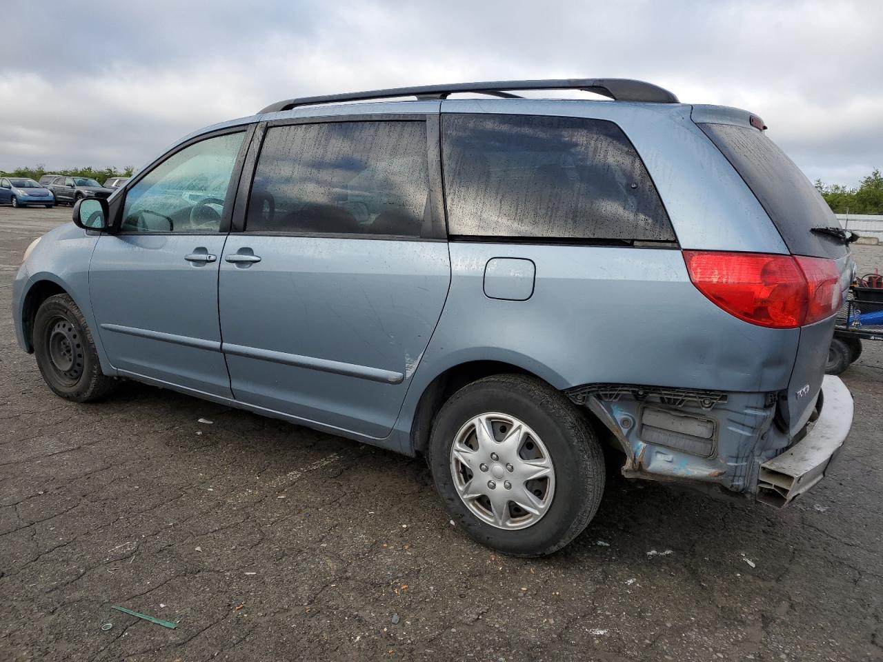 2010 Toyota Sienna - Image 2