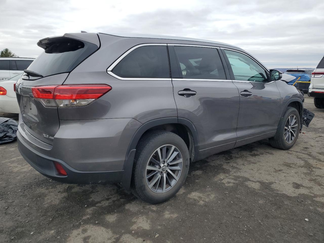2018 Toyota Highlander - Image 3