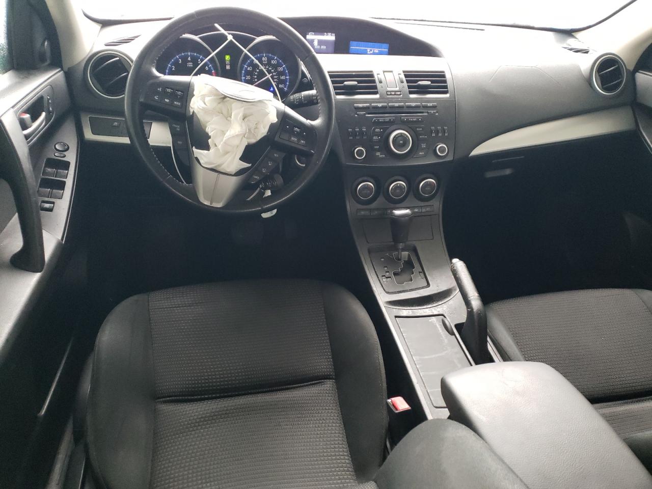 2013 Mazda 3 - Image 8