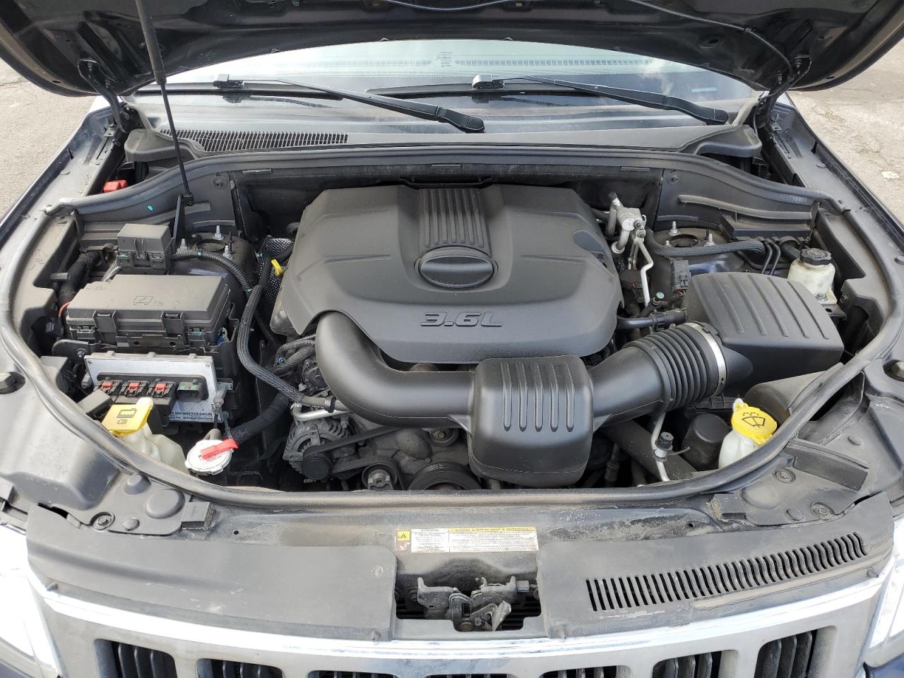 2011 Jeep Grand Cherokee - Image 14