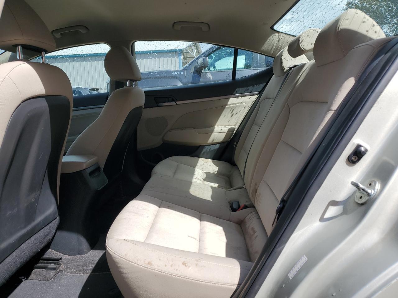 2017 Hyundai Elantra - Image 10