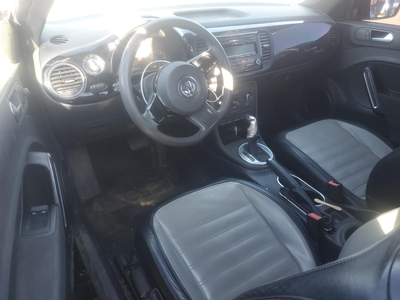 2012 Volkswagen Beetle - Image 8
