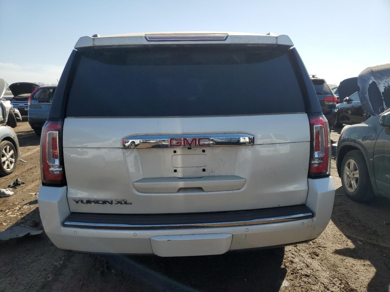 2015 GMC Yukon - Image 7