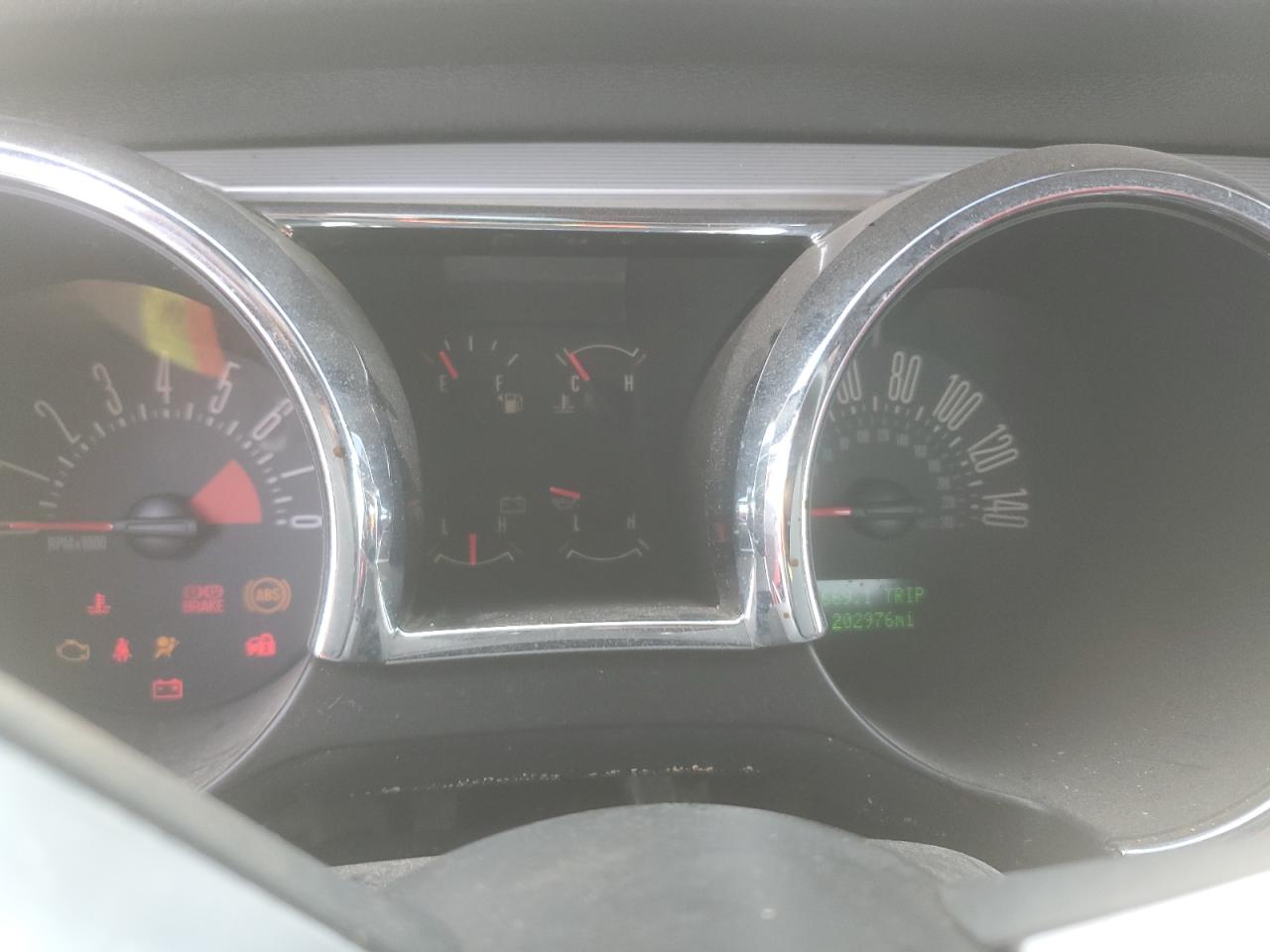 2005 Ford Mustang - Image 9