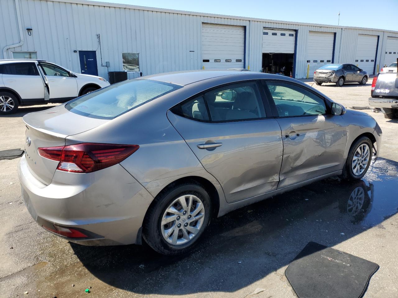 2020 Hyundai Elantra - Image 3