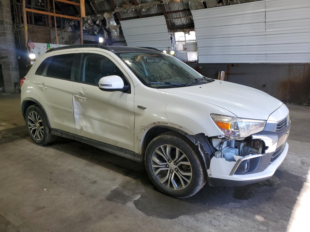 2016 Mitsubishi Outlander - Image 4