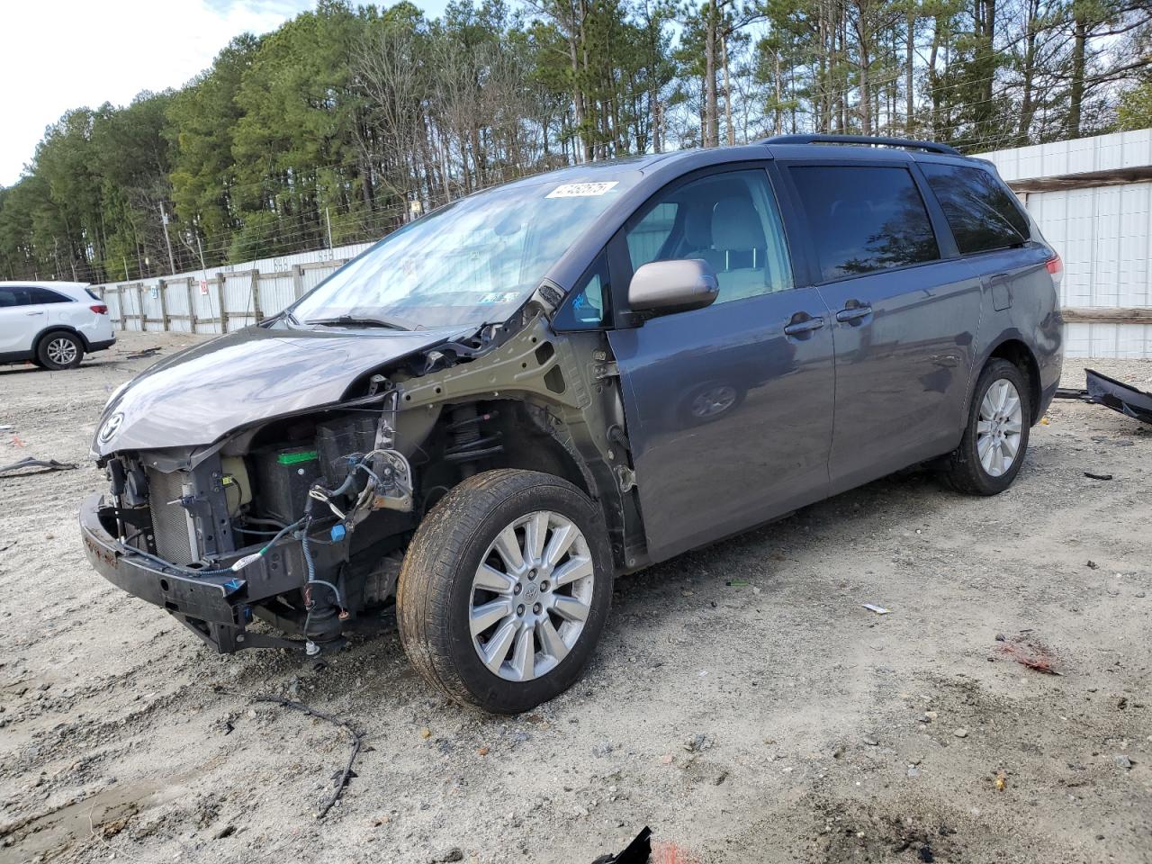 2014 Toyota Sienna - Image 1