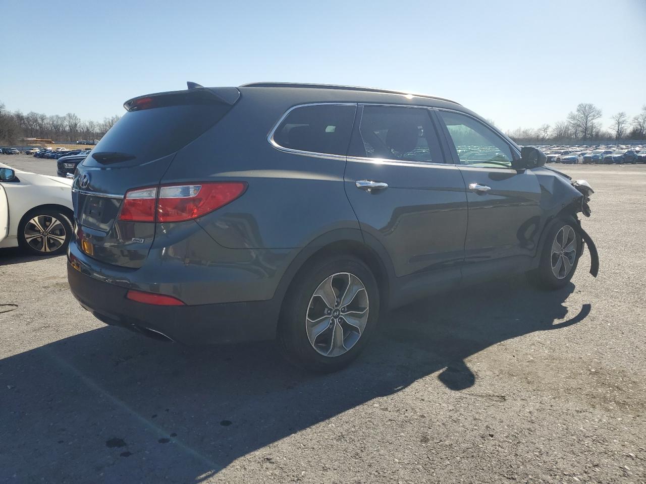 2014 Hyundai Santa Fe - Image 3