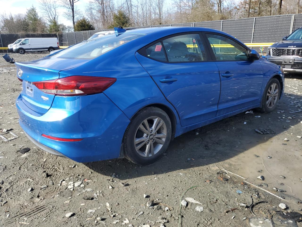 2017 Hyundai Elantra - Image 3