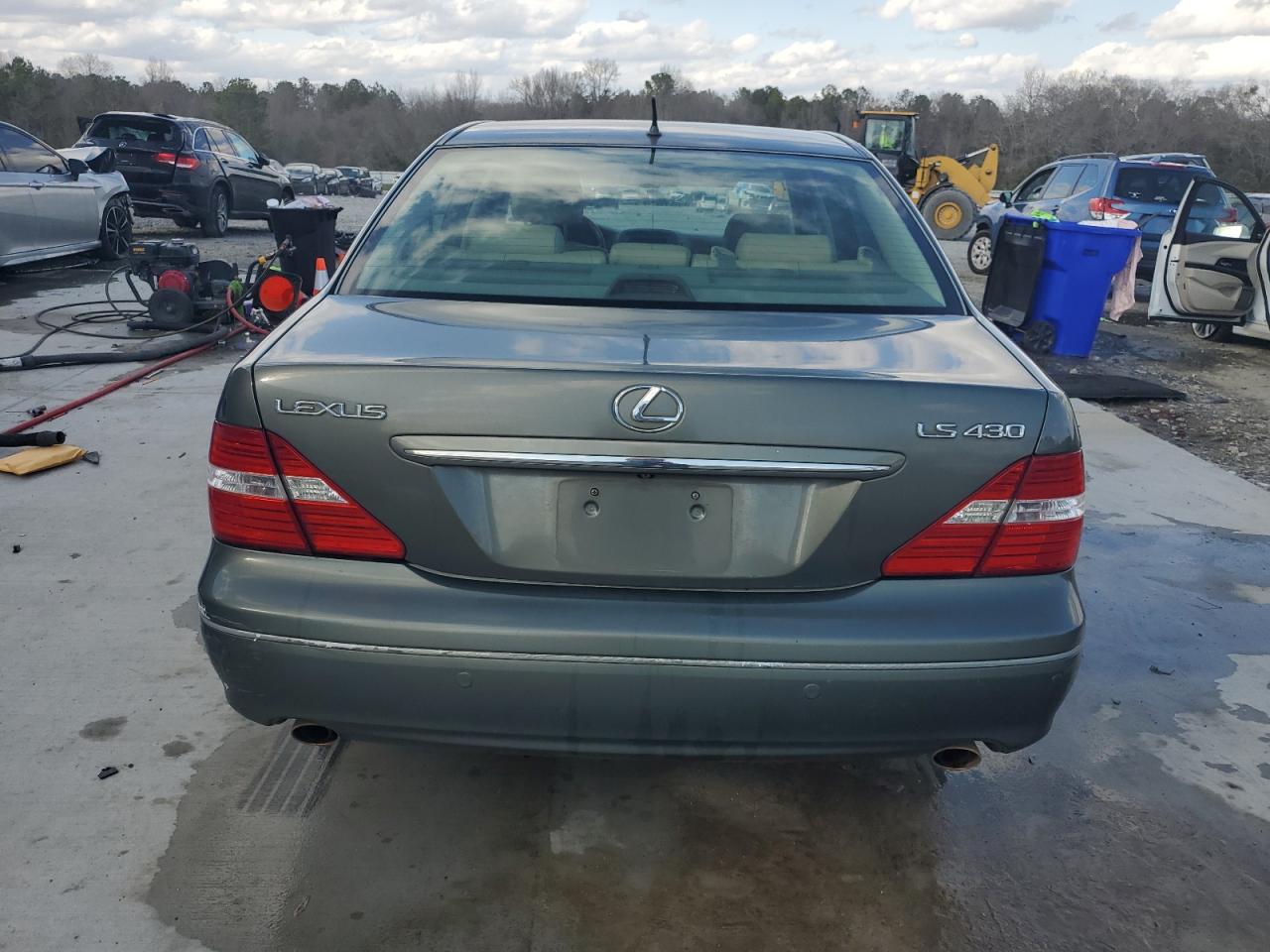 2005 Lexus LS - Image 6