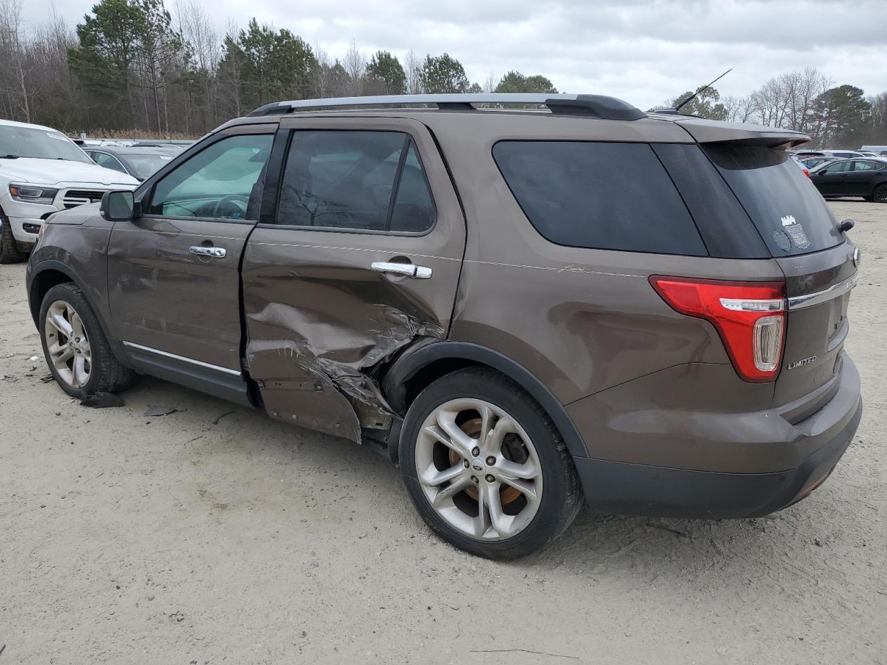 2015 Ford Explorer - Image 2