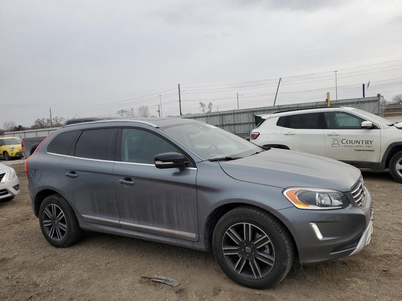 2017 Volvo XC60 - Image 4