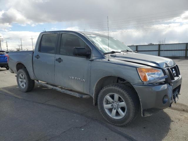 Пікапи NISSAN TITAN 2015 Сірий