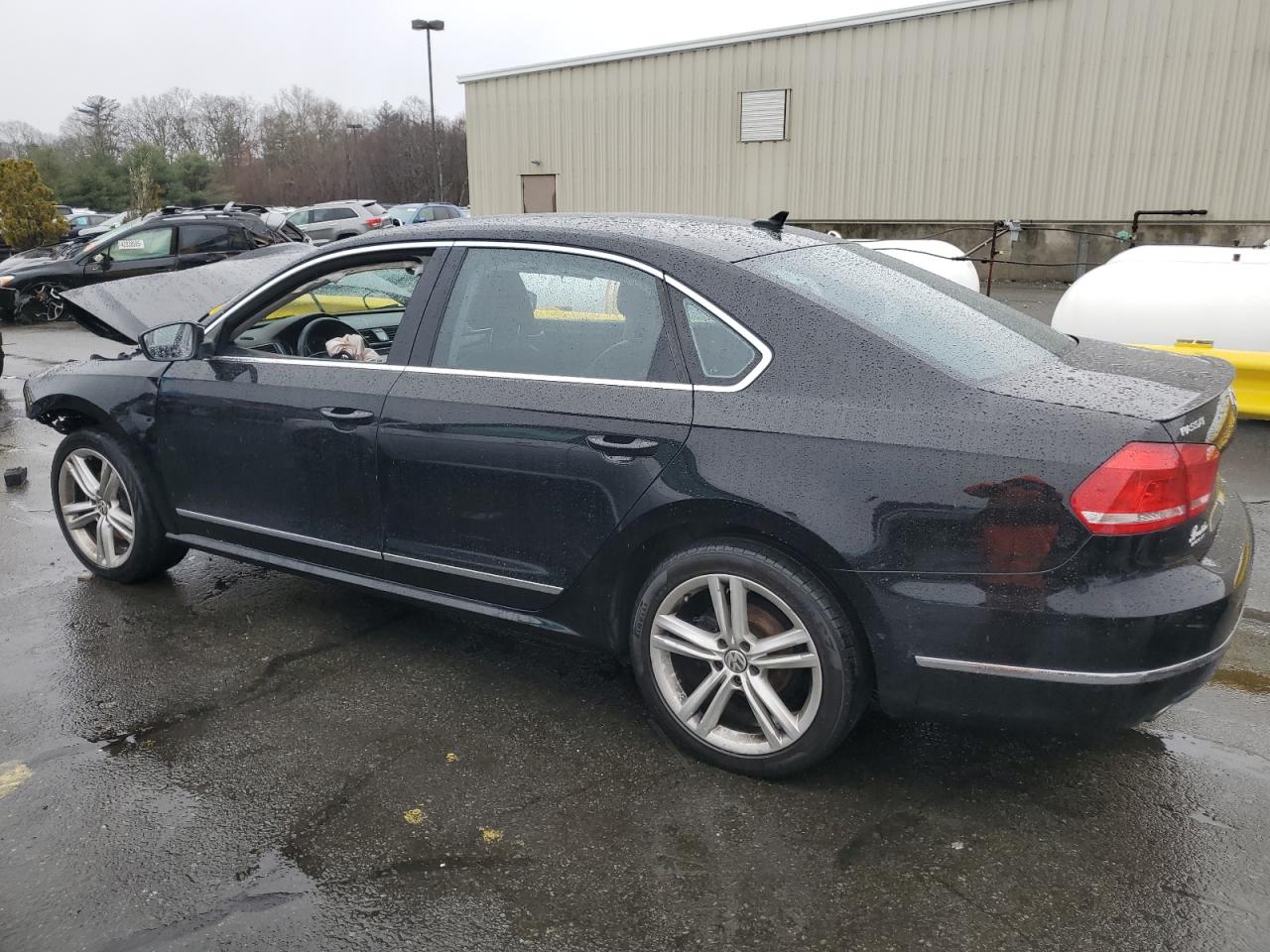 2014 Volkswagen Passat - Image 2