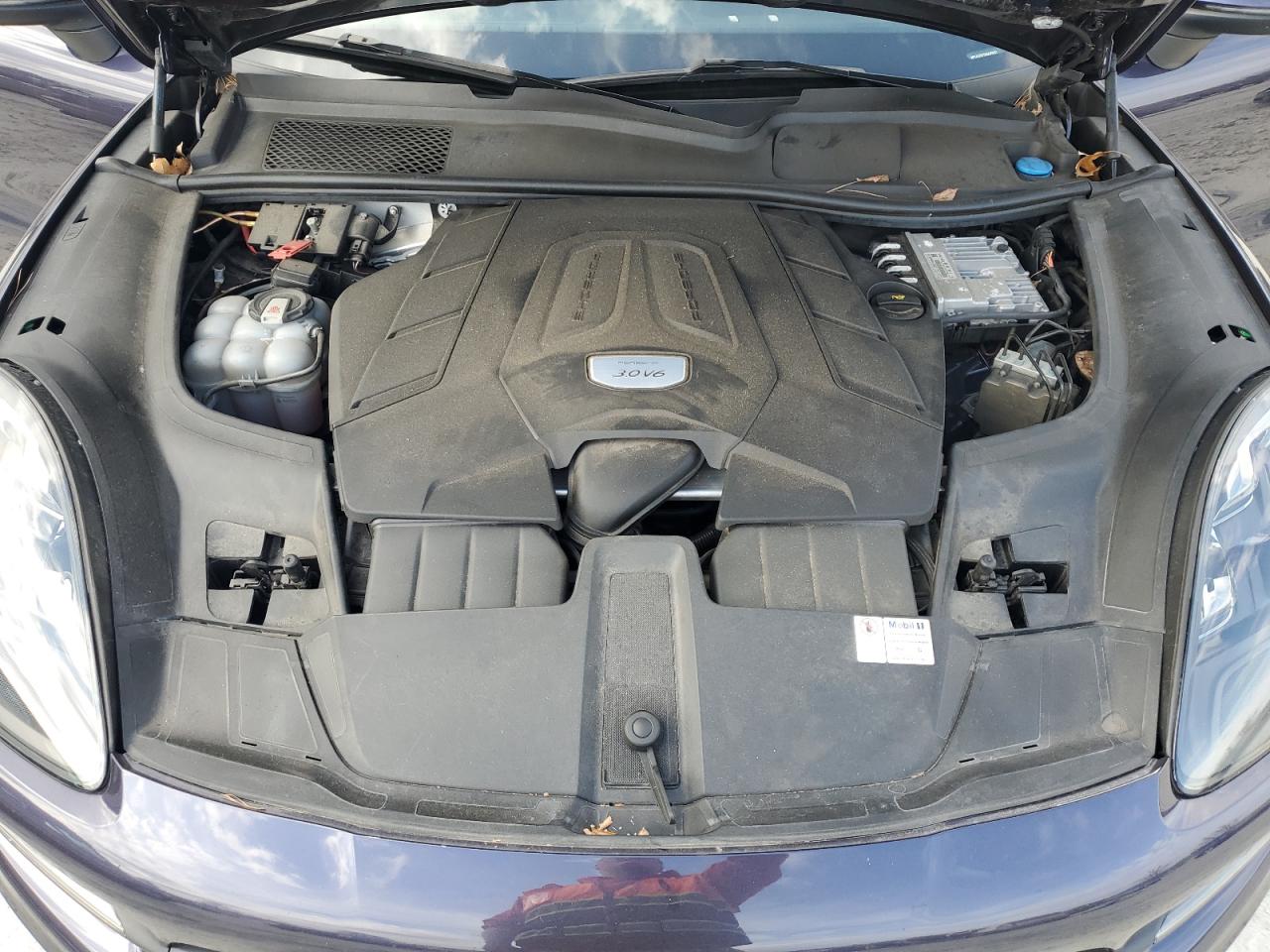 2019 Porsche Cayenne - Image 12