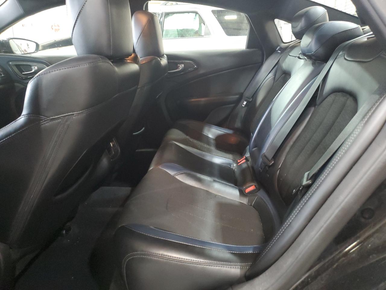 2015 Chrysler 200 - Image 10