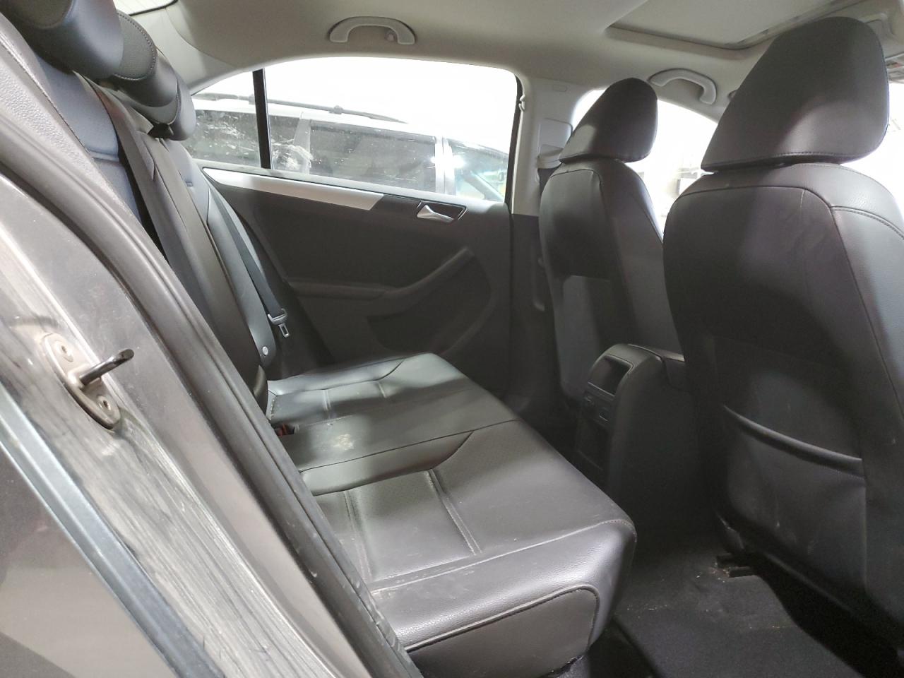 2014 Volkswagen Jetta - Image 10