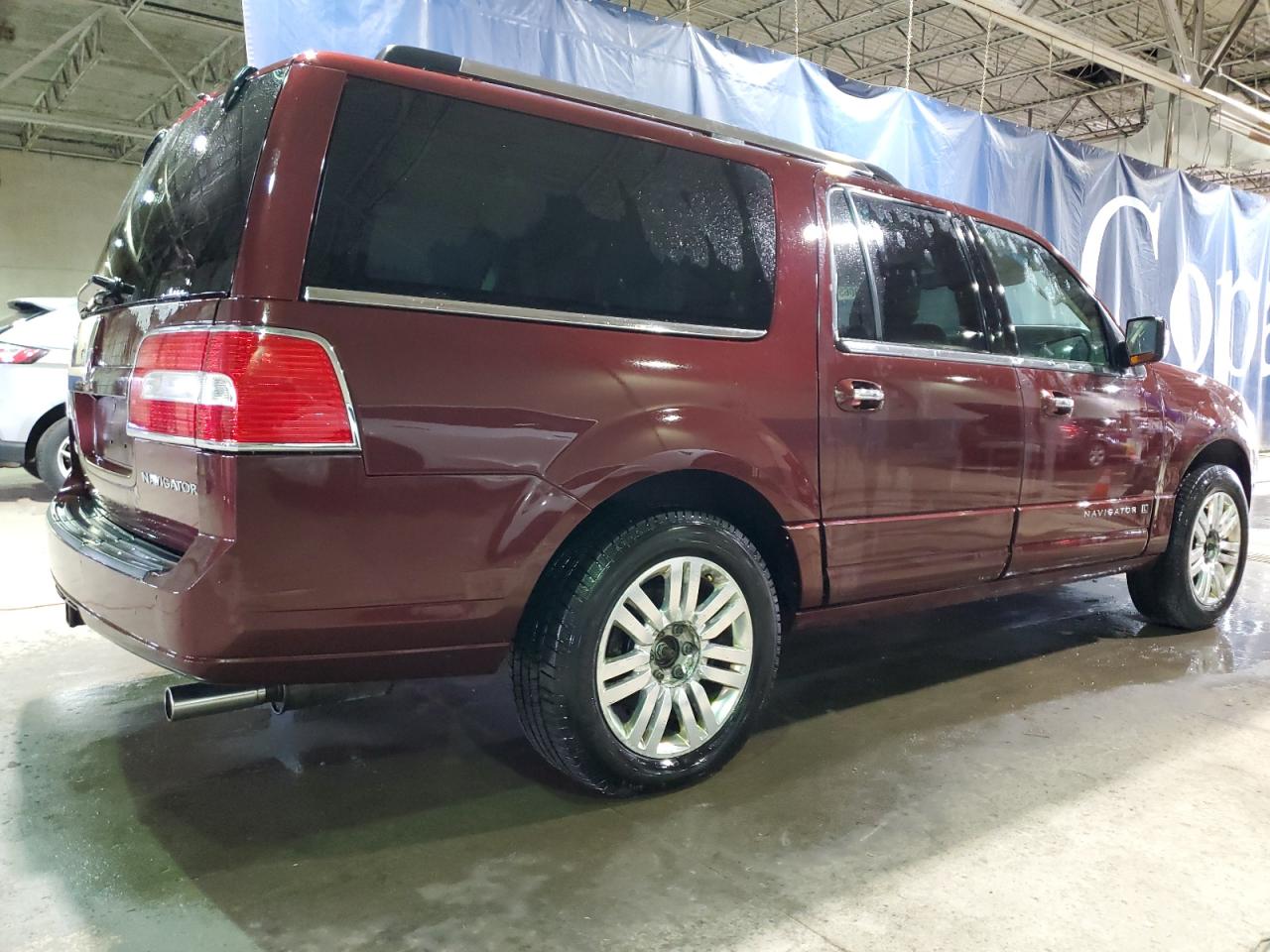2011 Lincoln Navigator - Image 3