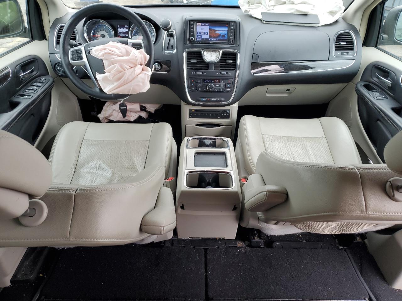 2013 Chrysler Town & Country - Image 8