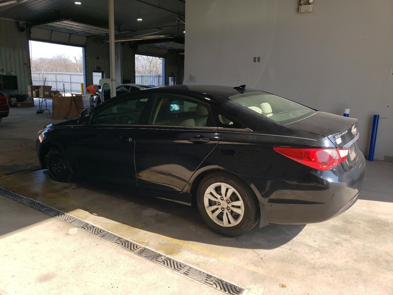 2012 Hyundai Sonata - Image 2