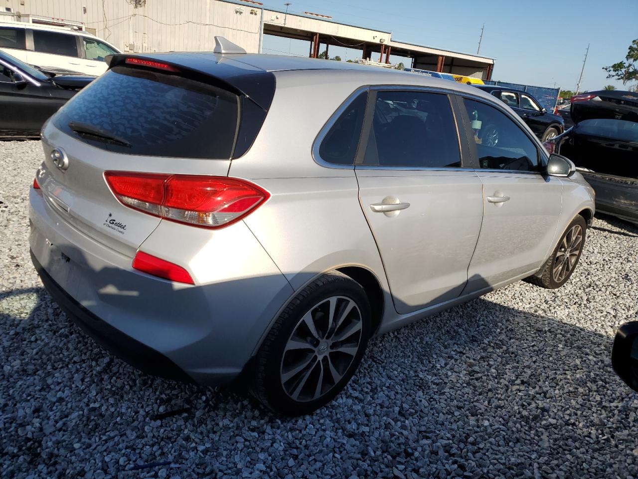 2018 Hyundai Elantra - Image 3